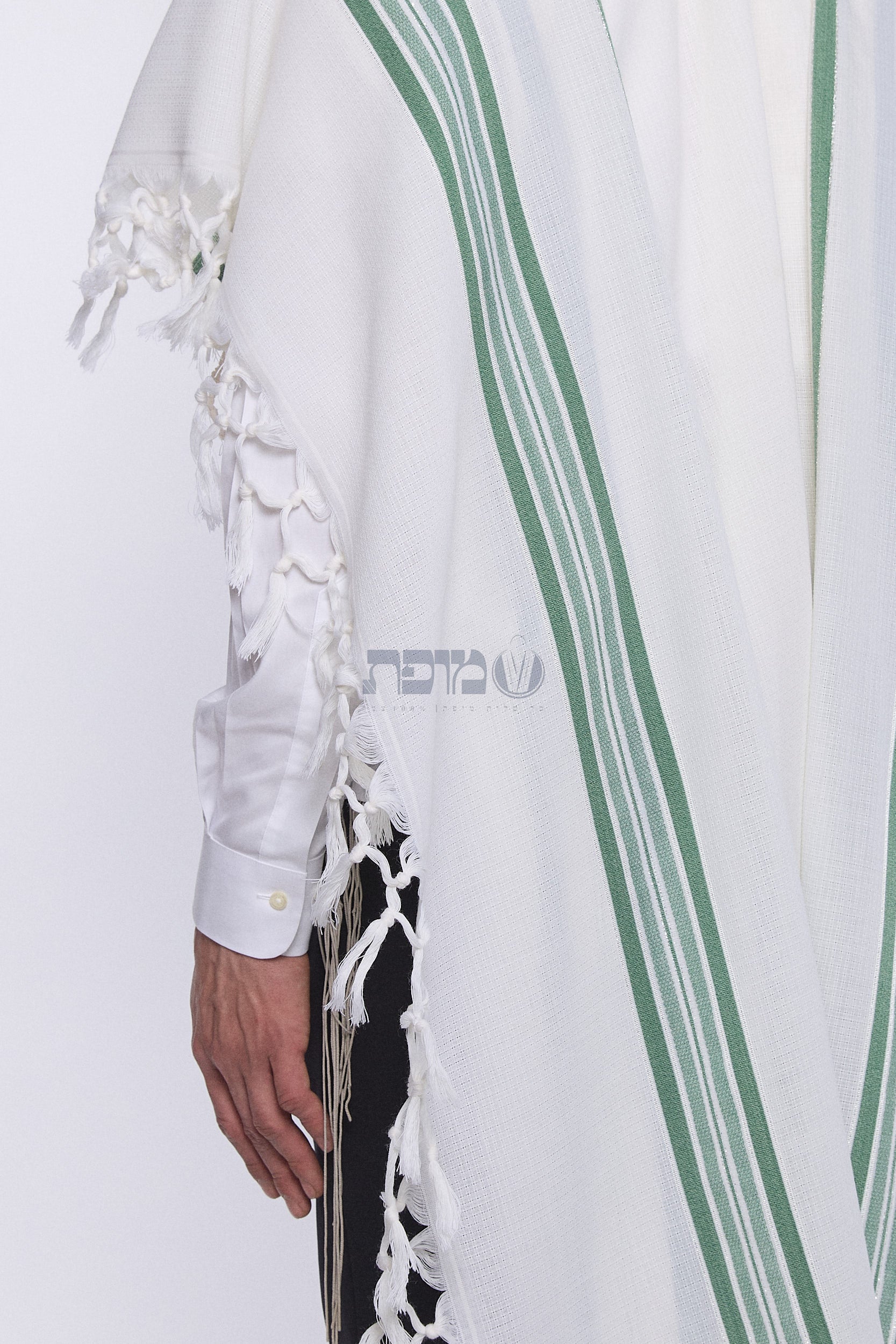 Mofet Wool Tallit - Hallel/Luxurious Weave Design (TAL-WOH)