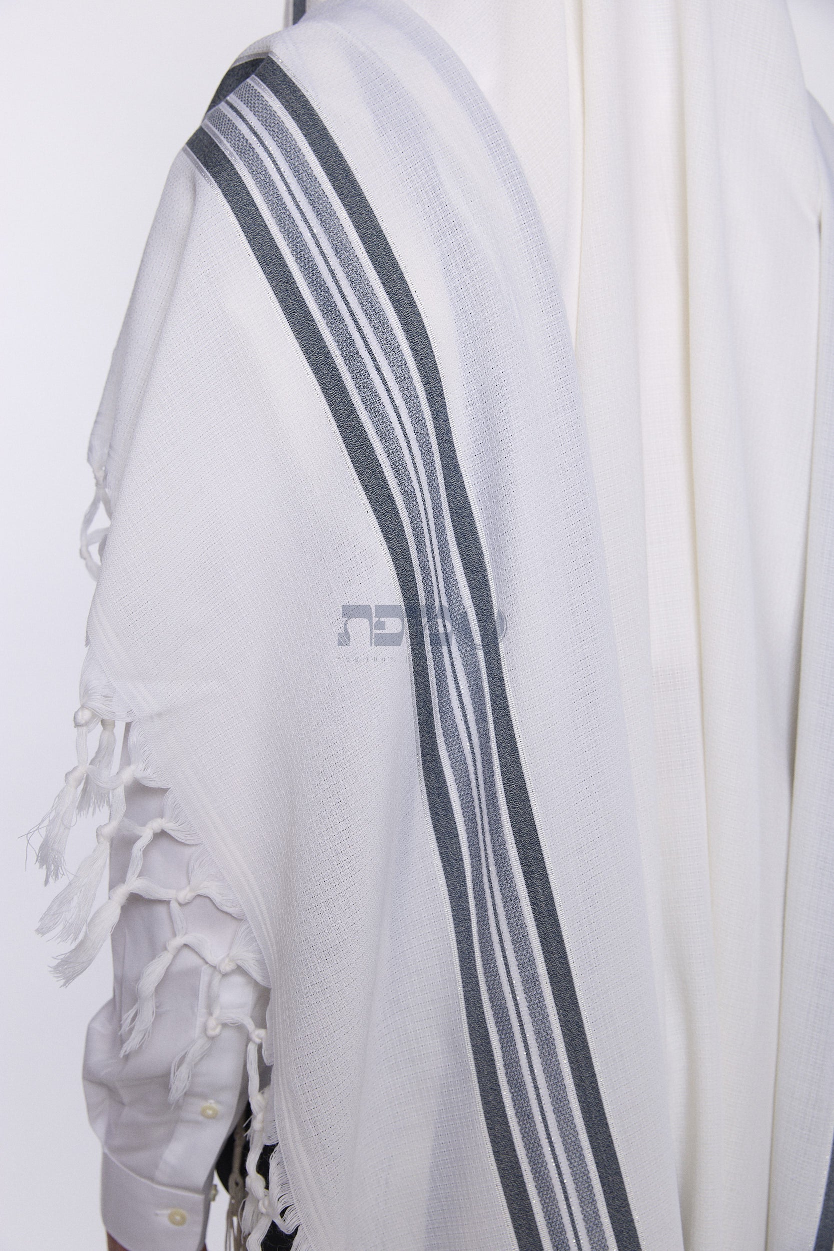 Mofet Wool Tallit - Hallel/Luxurious Weave Design (TAL-WOH)