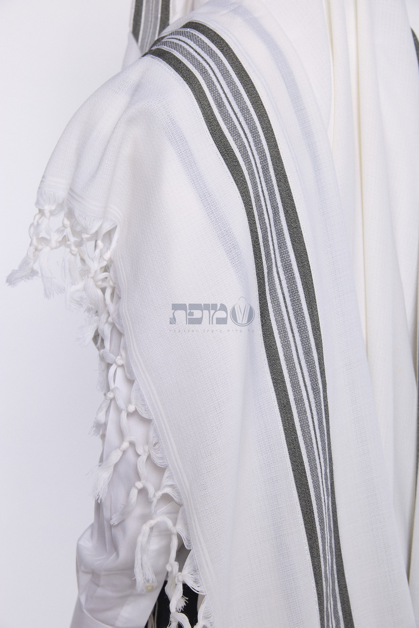 Mofet Wool Tallit - Hallel/Luxurious Weave Design (TAL-WOH)