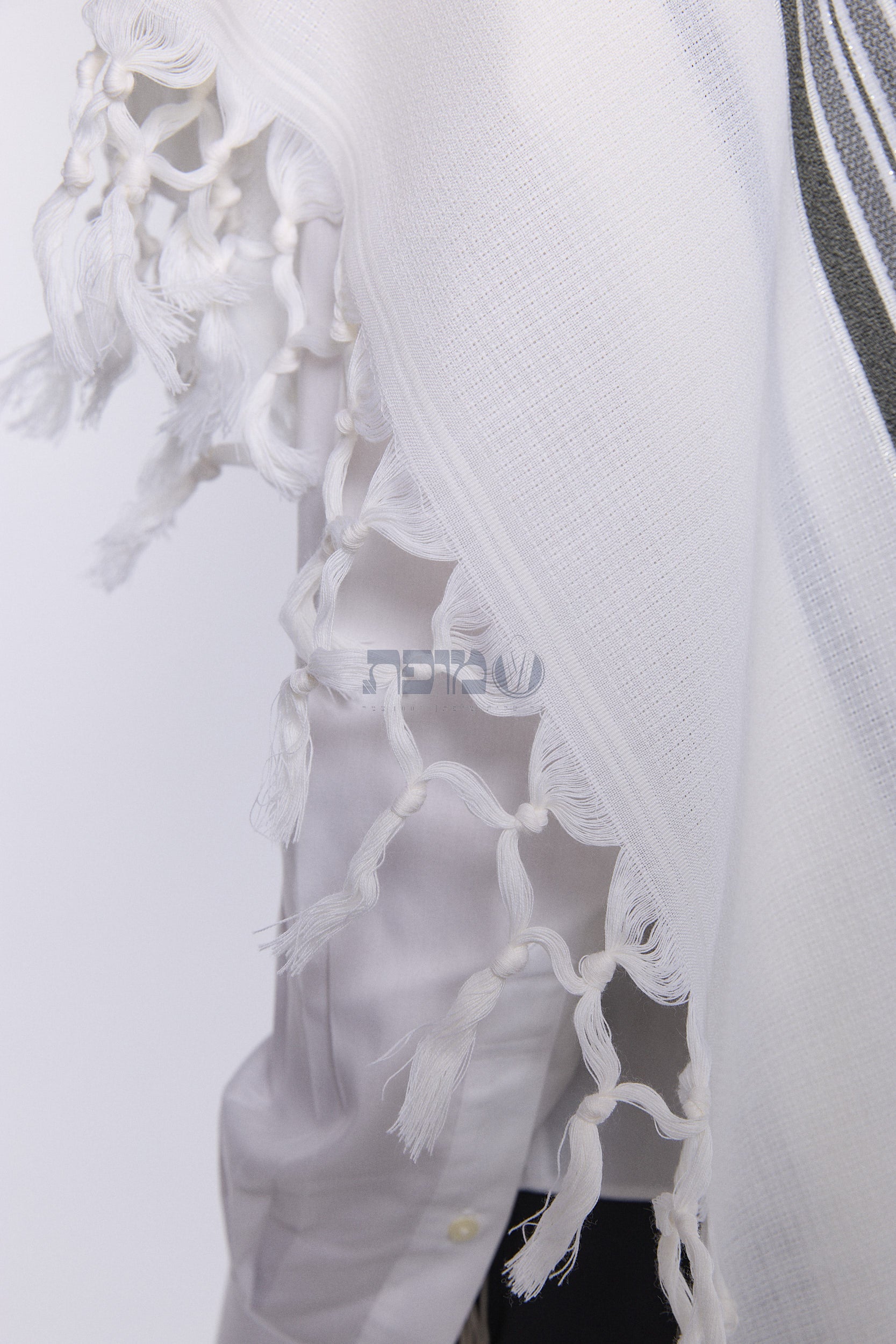 Mofet Wool Tallit - Hallel/Luxurious Weave Design (TAL-WOH)