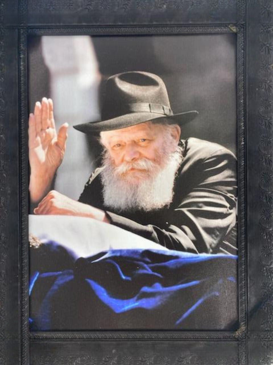Lubavitch 12" x18" -Rebbe-Waving (J20045S)