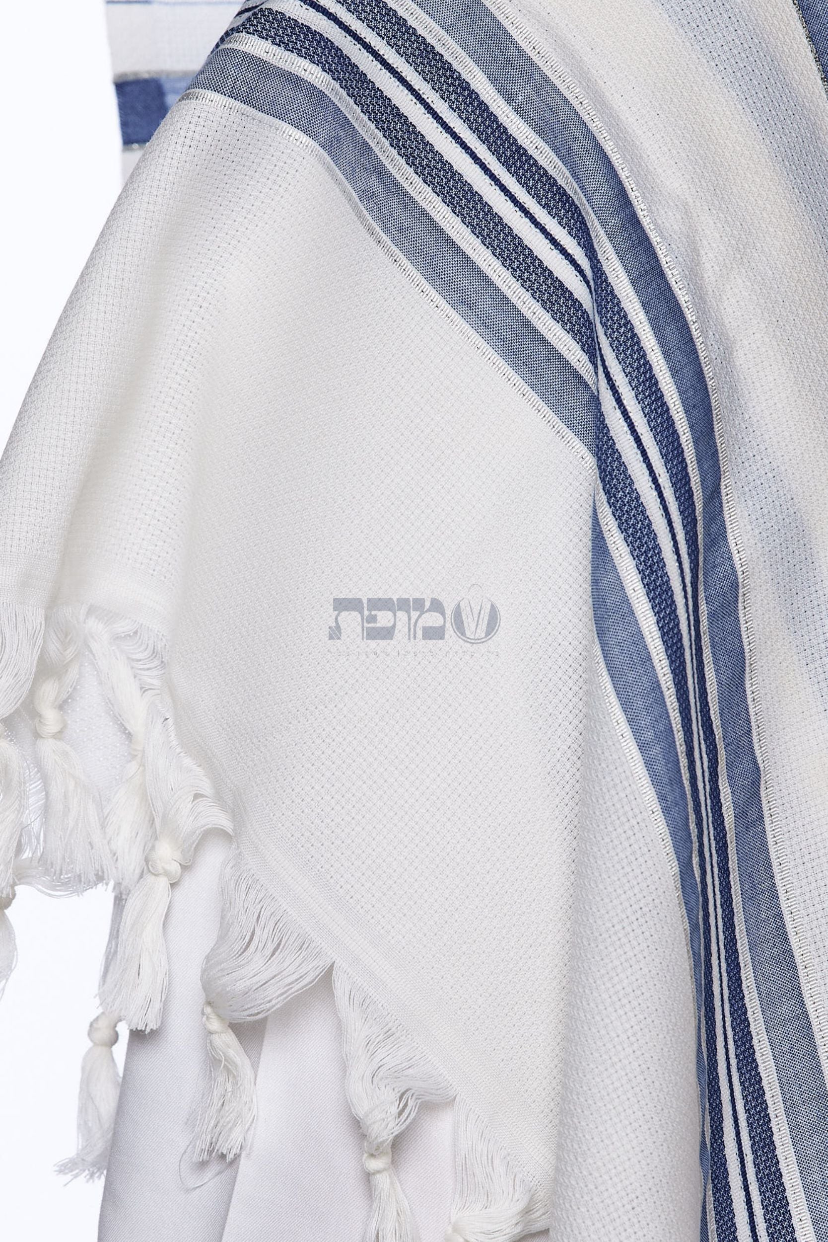 Mofet Wool Tallit - Lamenatzach/Non-Slip Weave Design (TAL-WOL)