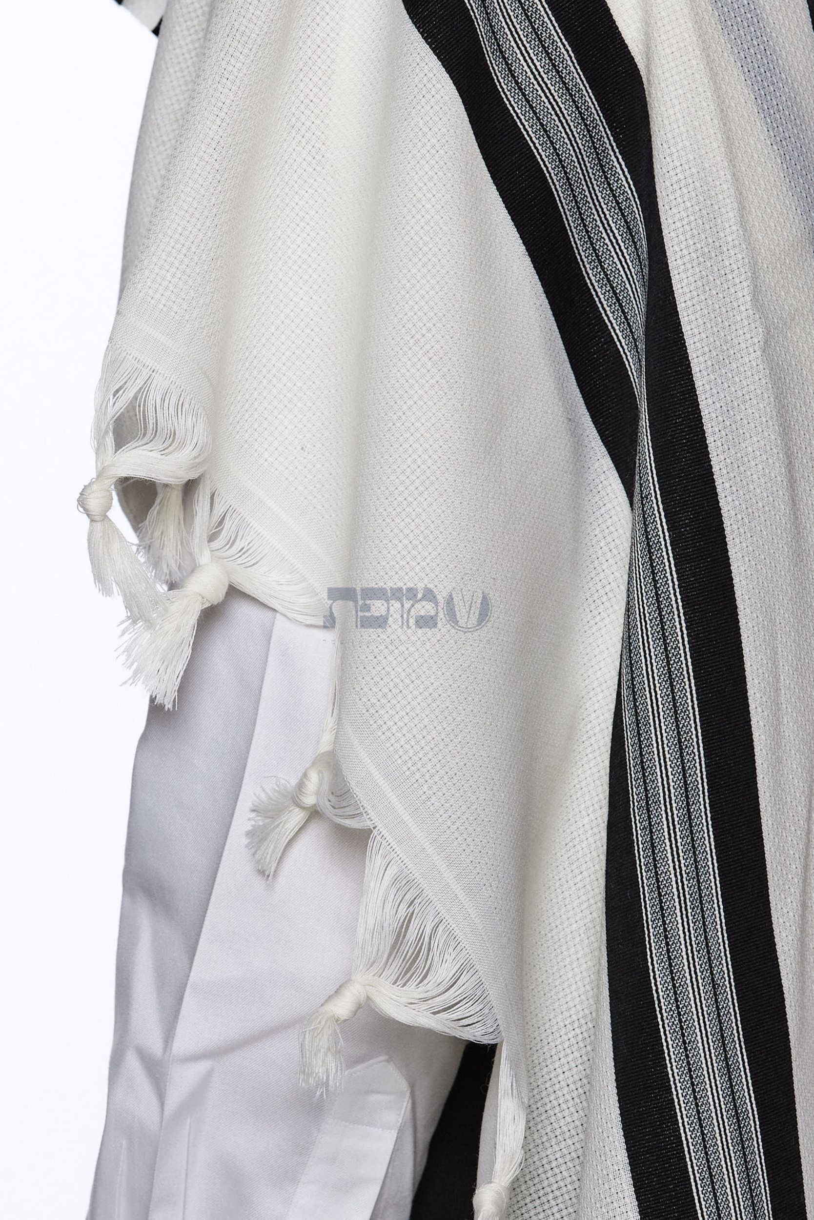 Mofet Wool Tallit - Lamenatzach/Non-Slip Weave Design (TAL-WOL)