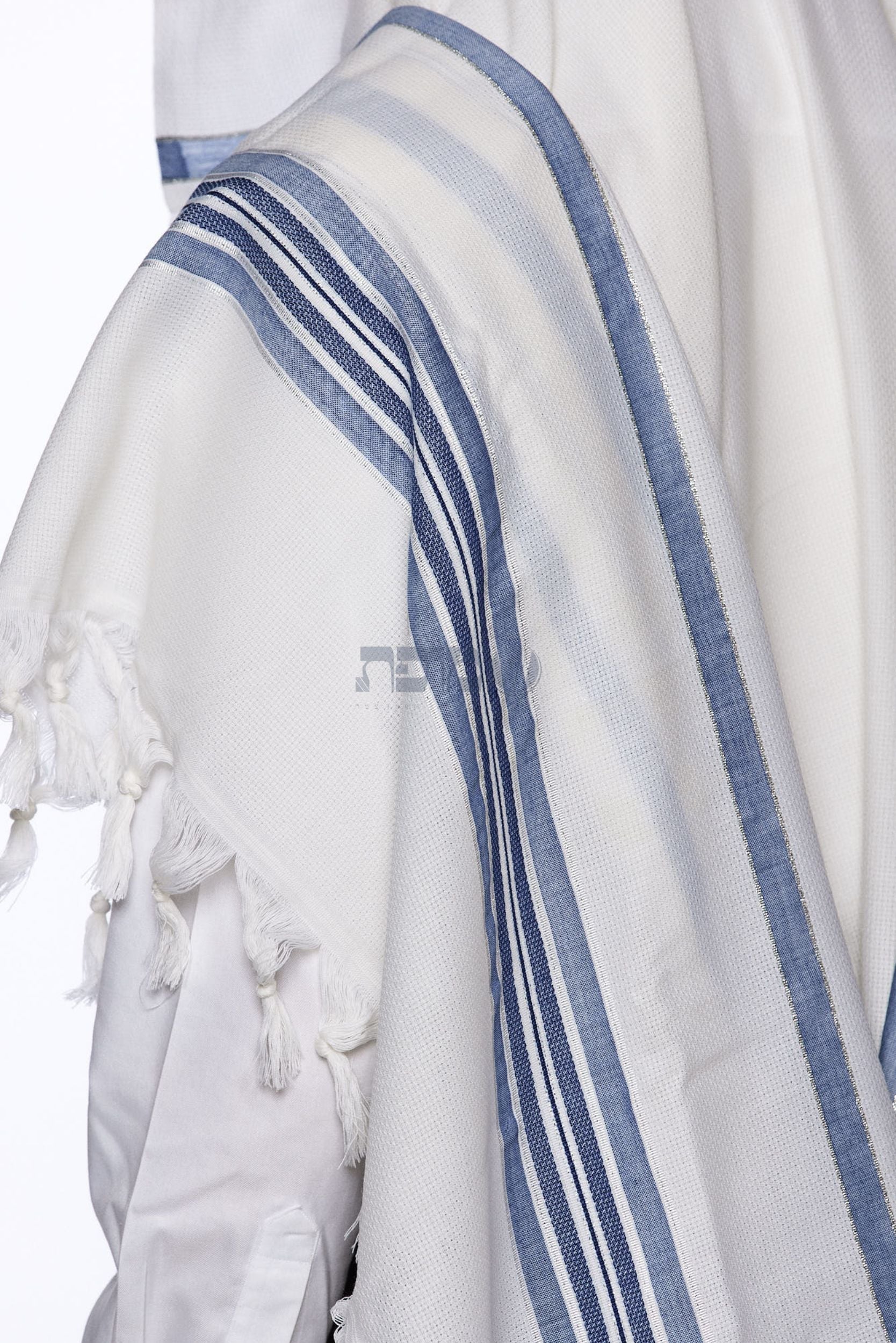 Mofet Wool Tallit - Lamenatzach/Non-Slip Weave Design (TAL-WOL)