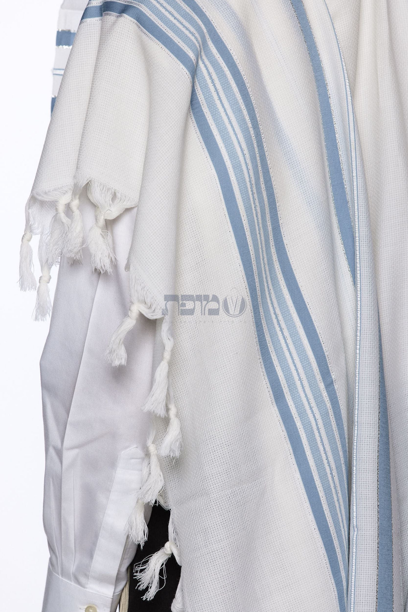 Mofet Wool Tallit - Lamenatzach/Non-Slip Weave Design (TAL-WOL)