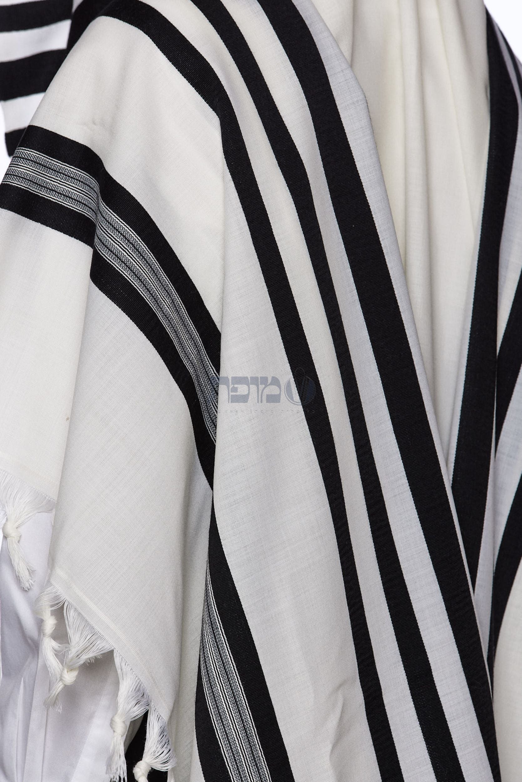 Mofet Wool Tallit - Modim/Clean Design Black Lines (TAL-WOM)